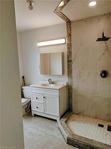 68 Napoli Drive, Hamilton, ON - Indoor Photo Showing Bathroom