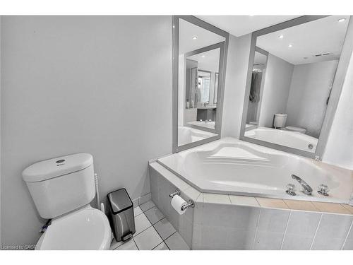 Ph06-51 Baffin Court, Richmond Hill, ON - Indoor Photo Showing Bathroom