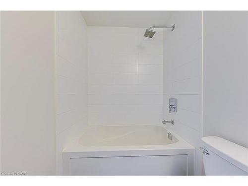 532-5230 Dundas Street, Burlington, ON - Indoor Photo Showing Bathroom