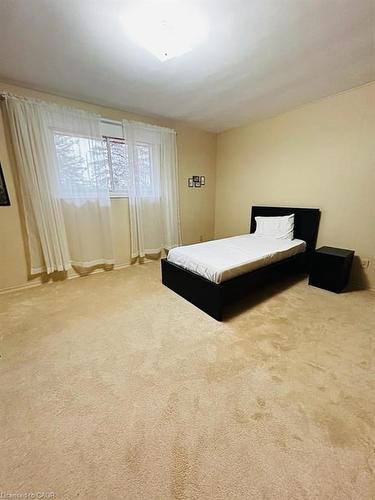 402 Lakeview Drive, Waterloo, ON - Indoor Photo Showing Bedroom