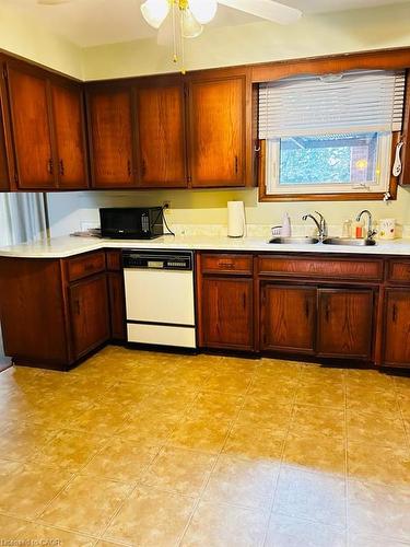 402 Lakeview Drive, Waterloo, ON - Indoor Photo Showing Kitchen With Double Sink