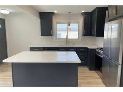 Upper-564 Waterloo Street  Hamilton, ON L8H 6V5