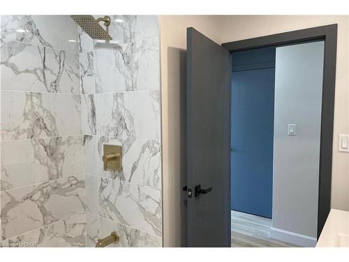 Upper-564 Waterloo Street, Hamilton, ON - Indoor Photo Showing Bathroom