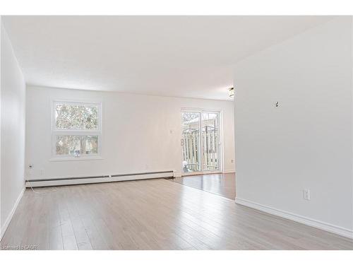 2-643 Albert Street, Waterloo, ON - Indoor Photo Showing Other Room