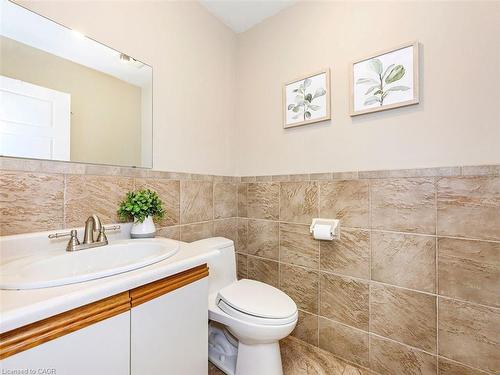 2137 Cleaver Avenue, Burlington, ON - Indoor Photo Showing Bathroom
