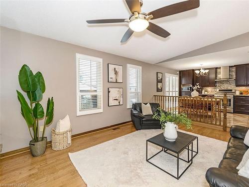 2137 Cleaver Avenue, Burlington, ON - Indoor Photo Showing Living Room