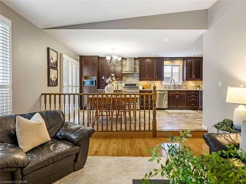 2137 Cleaver Avenue, Burlington, ON - Indoor Photo Showing Living Room