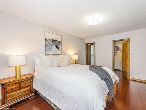 2137 Cleaver Avenue, Burlington, ON - Indoor Photo Showing Bedroom