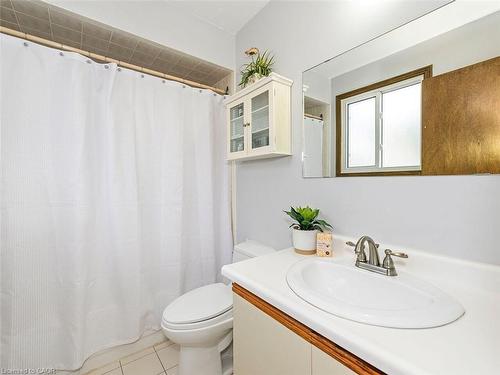 2137 Cleaver Avenue, Burlington, ON - Indoor Photo Showing Bathroom
