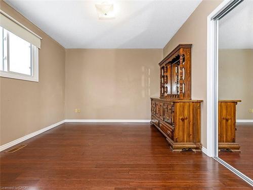 2137 Cleaver Avenue, Burlington, ON - Indoor Photo Showing Other Room