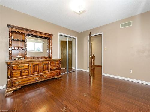2137 Cleaver Avenue, Burlington, ON - Indoor Photo Showing Other Room