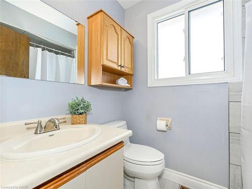 2137 Cleaver Avenue, Burlington, ON - Indoor Photo Showing Bathroom