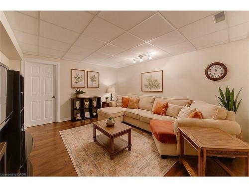 396 Otterbein Road, Kitchener, ON - Indoor Photo Showing Living Room