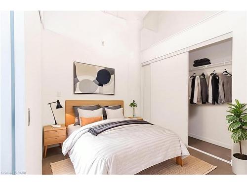 116-404 King Street W, Kitchener, ON - Indoor Photo Showing Bedroom