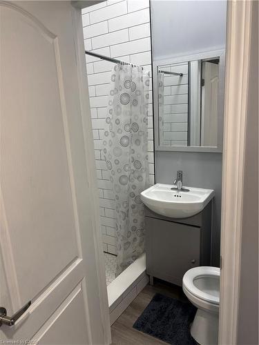 5-123 Macnab Street S, Hamilton, ON - Indoor Photo Showing Bathroom