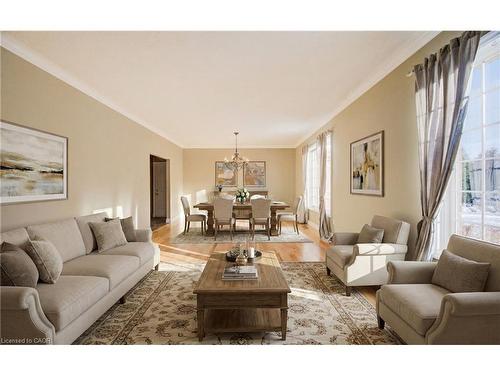 4075 Victoria Road S, Puslinch, ON - Indoor Photo Showing Living Room