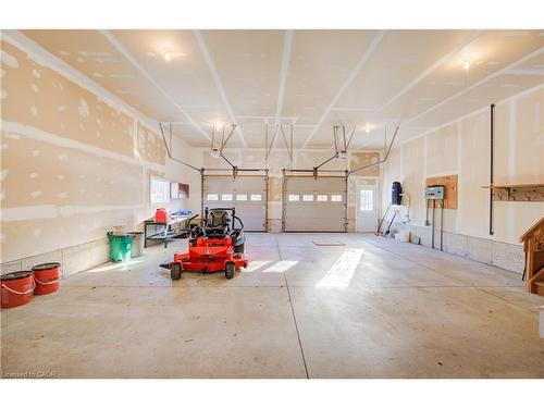 4075 Victoria Road S, Puslinch, ON - Indoor Photo Showing Garage