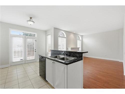 319 Duskywing Way, Oakville, ON - Indoor Photo Showing Kitchen With Double Sink