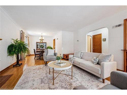 107 Westmount Road, Guelph, ON - Indoor Photo Showing Living Room
