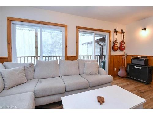 3222 Peach Avenue, Ridgeway, ON - Indoor Photo Showing Living Room