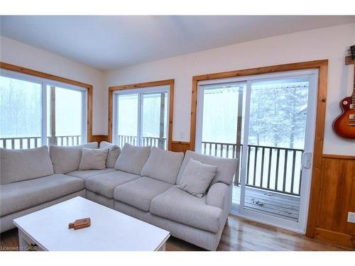 3222 Peach Avenue, Ridgeway, ON - Indoor Photo Showing Living Room