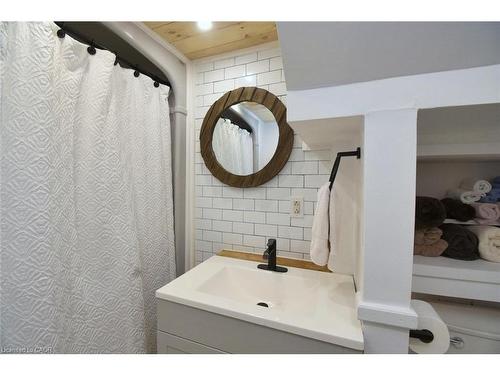 3222 Peach Avenue, Ridgeway, ON - Indoor Photo Showing Bathroom