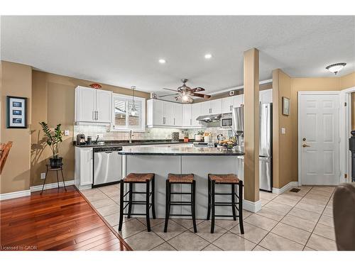 44 Dineen Court, Kitchener, ON - Indoor Photo Showing Kitchen With Upgraded Kitchen
