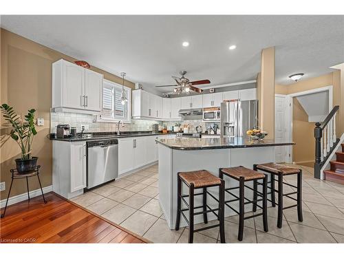 44 Dineen Court, Kitchener, ON - Indoor Photo Showing Kitchen