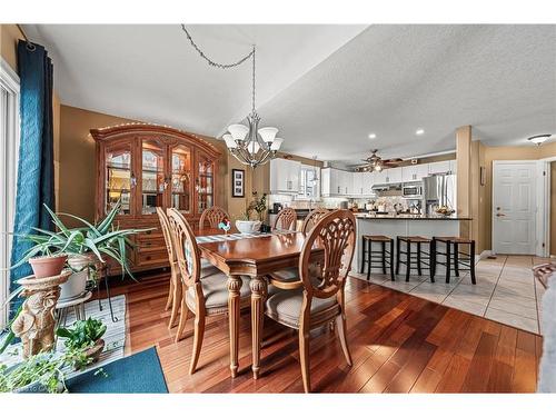 44 Dineen Court, Kitchener, ON - Indoor Photo Showing Dining Room