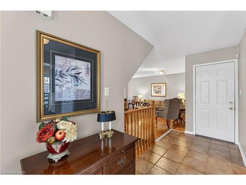 120-3333 New Street, Burlington, ON - Indoor Photo Showing Other Room