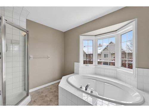 120-3333 New Street, Burlington, ON - Indoor Photo Showing Bathroom