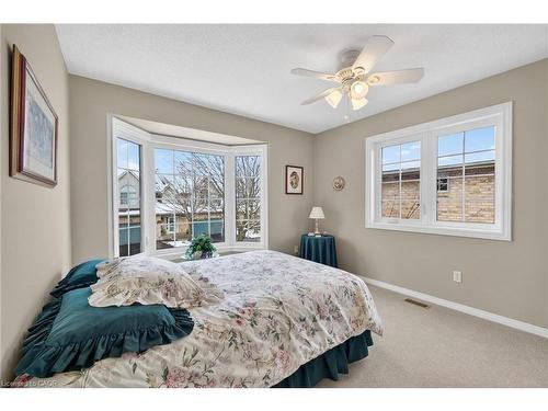120-3333 New Street, Burlington, ON - Indoor Photo Showing Bedroom