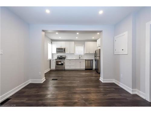 1-78 Balmoral Avenue N, Hamilton, ON - Indoor Photo Showing Kitchen