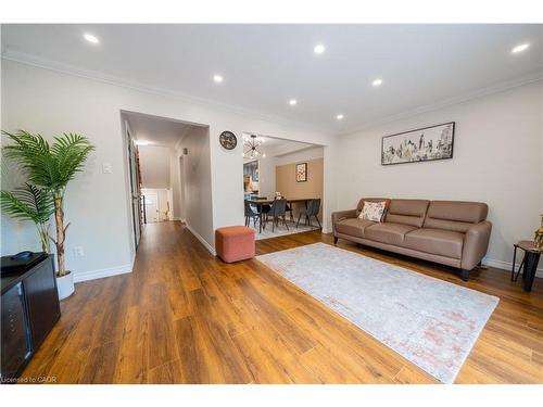 1548 Westminster Place, Burlington, ON - Indoor Photo Showing Living Room