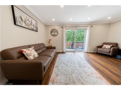 1548 Westminster Place, Burlington, ON - Indoor Photo Showing Living Room