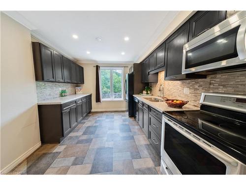 1548 Westminster Place, Burlington, ON - Indoor Photo Showing Kitchen With Double Sink