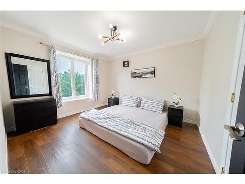 1548 Westminster Place, Burlington, ON - Indoor Photo Showing Bedroom