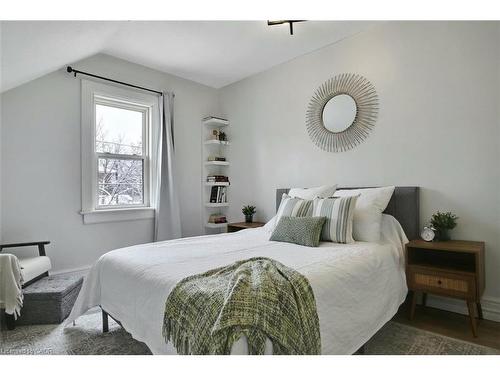38 Bergey Street, Cambridge, ON - Indoor Photo Showing Bedroom
