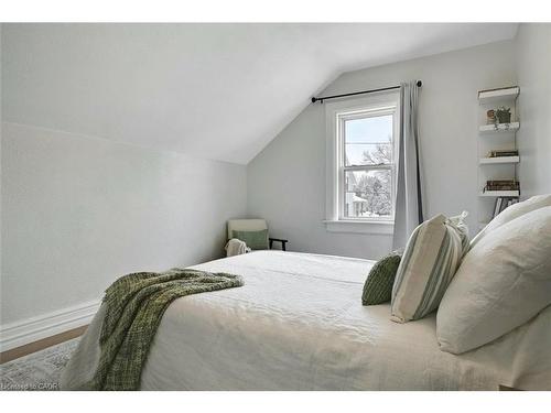 38 Bergey Street, Cambridge, ON - Indoor Photo Showing Bedroom