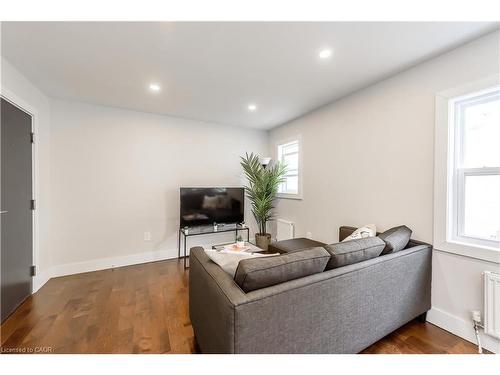 35 Niagara Street, St. Catharines, ON - Indoor