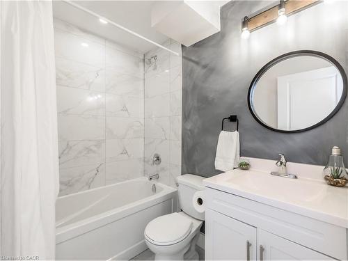 35 Niagara Street, St. Catharines, ON - Indoor Photo Showing Bathroom