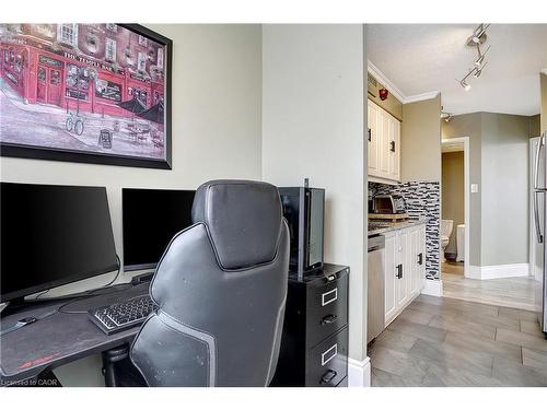 409-3227 King Street E, Kitchener, ON - Indoor