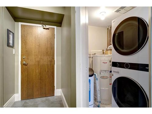 409-3227 King Street E, Kitchener, ON - Indoor Photo Showing Laundry Room