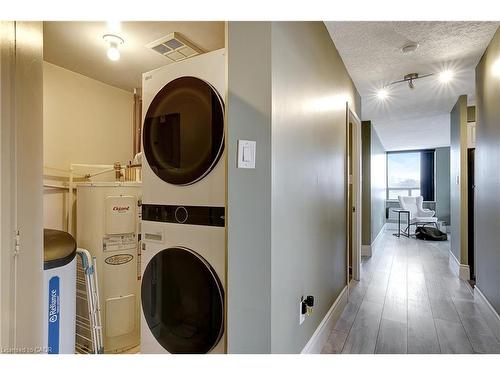 409-3227 King Street E, Kitchener, ON - Indoor Photo Showing Laundry Room