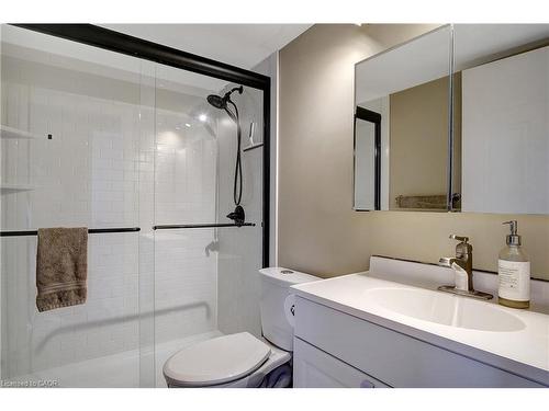 409-3227 King Street E, Kitchener, ON - Indoor Photo Showing Bathroom