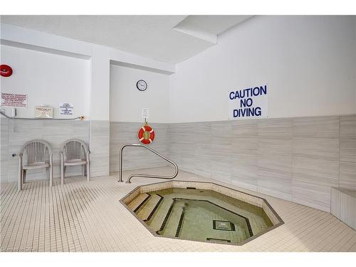 409-3227 King Street E, Kitchener, ON - Indoor