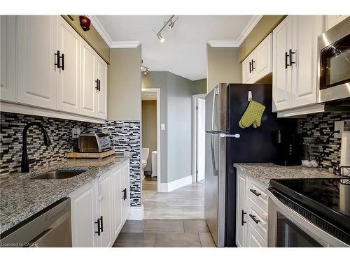 409-3227 King Street E, Kitchener, ON - Indoor Photo Showing Kitchen With Upgraded Kitchen