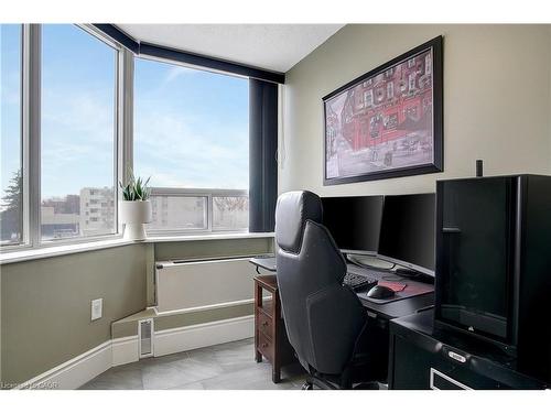 409-3227 King Street E, Kitchener, ON - Indoor Photo Showing Office