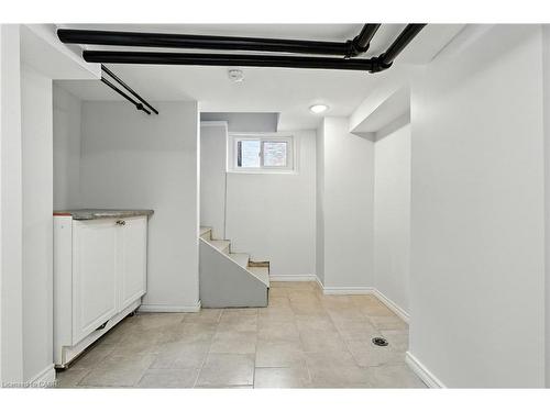 5039 Armoury Street, Niagara Falls, ON - Indoor