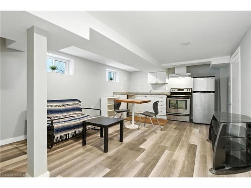 5039 Armoury Street, Niagara Falls, ON - Indoor